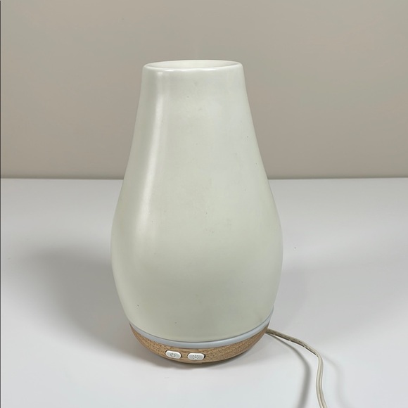 HOMEDICS Ellia Blossom Home Diffuser ARM-510 For Essential Oils EUC Relaxing Spa - Picture 1 of 8